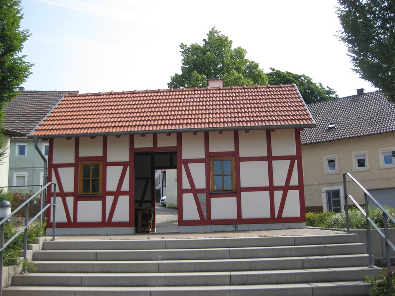 Bild: Dorfplatz Kälbertshausen